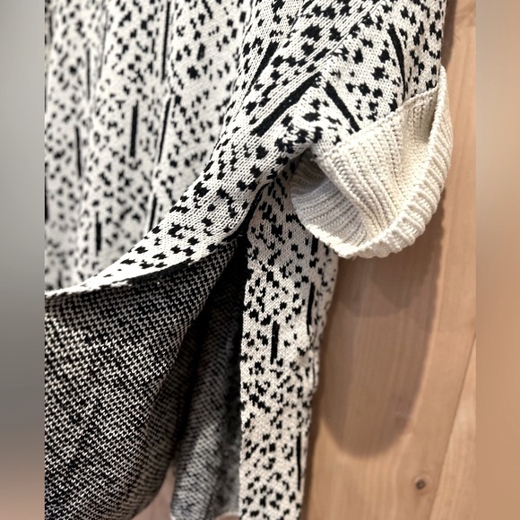 Marla Wynne Knit Sweater/Poncho-NWOT - Picture 9 of 10